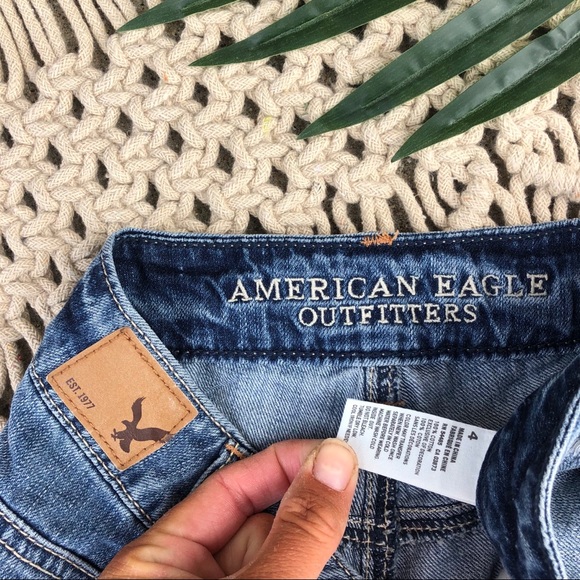 American Eagle Distressed Jean Shorts Size 4 - Picture 4 of 5